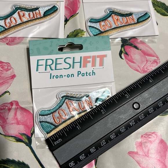 New Lot 3 Pastel Colored “GO RUN” Sneaker Decorative Iron-On Patch (2.5 inches) - Picture 3 of 5